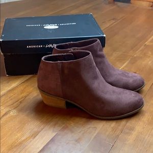 Dr. Scholls Merlot Booties — foam technology soles